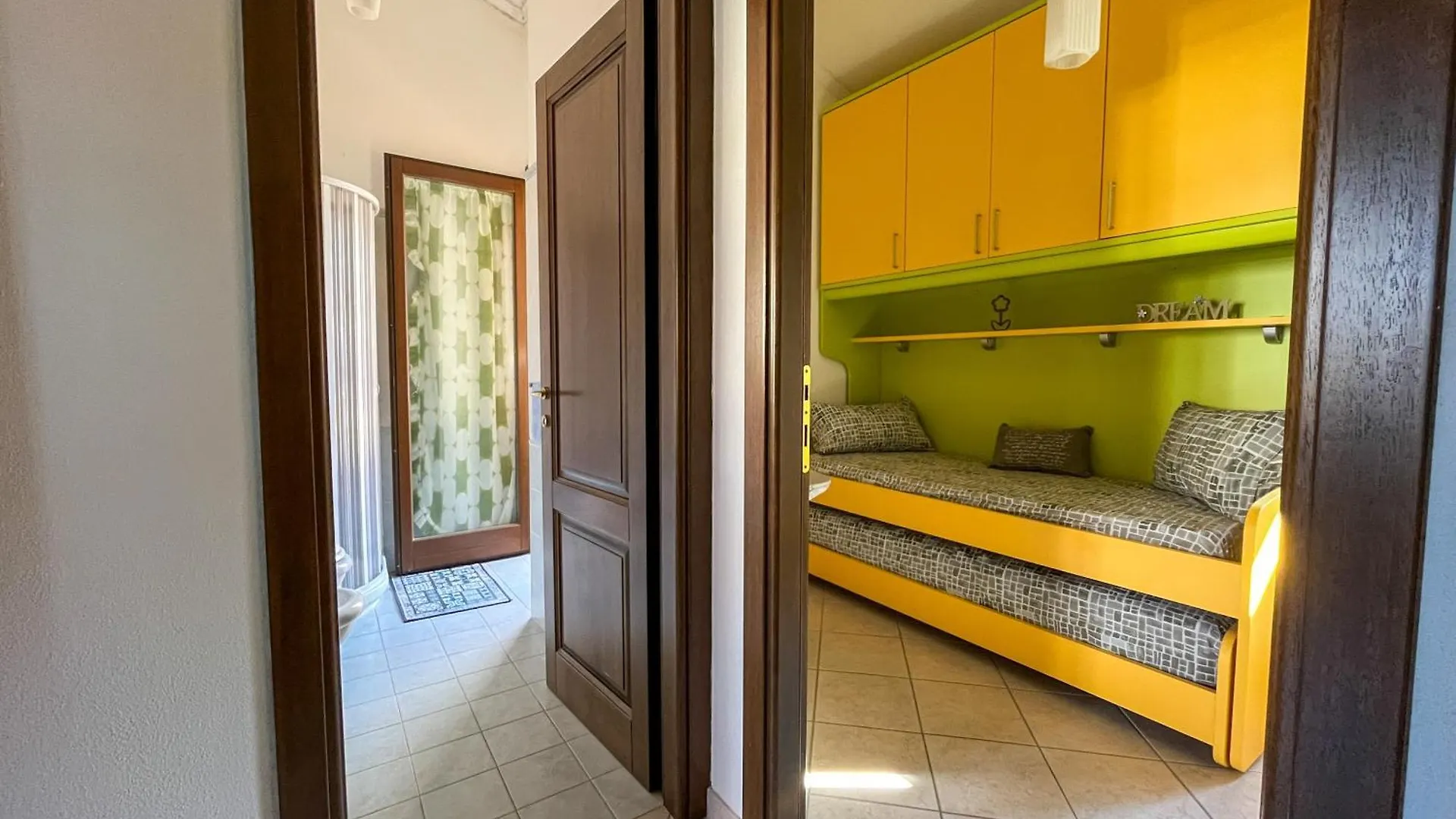 Apartment Appartamento Vacanze A 2 Piani Cabras